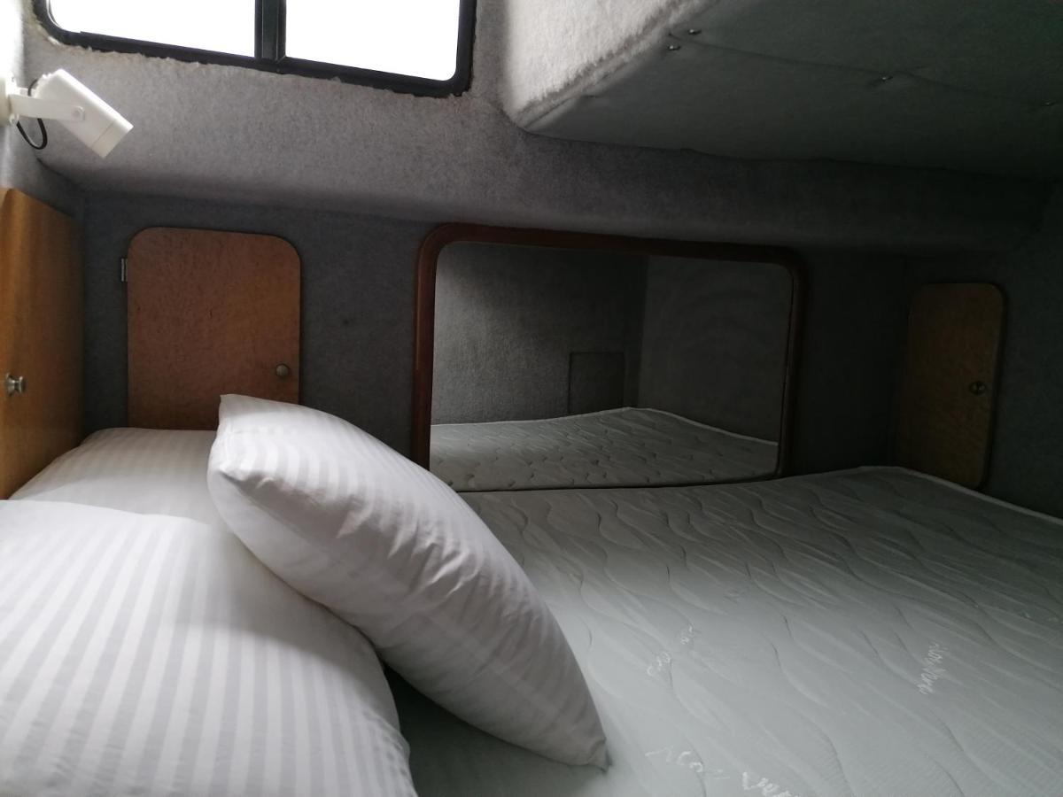 Sejour Insolite Sur Un Yacht. Bateau Hotel A Quai. La Rochelle  Exteriör bild