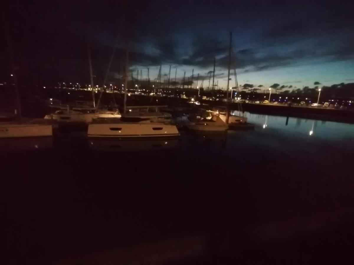 Sejour Insolite Sur Un Yacht. Bateau Hotel A Quai. La Rochelle  Exteriör bild